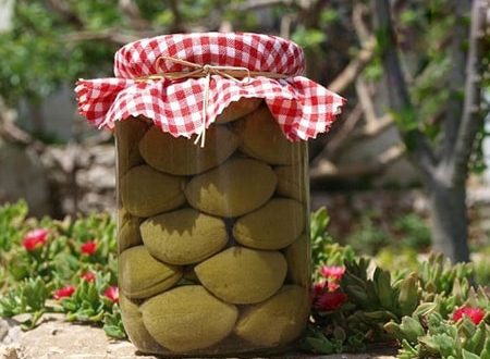 طرز تهیه ترشی چغاله بادام به 2 روش ساده و با رب انار + نکات کلیدی