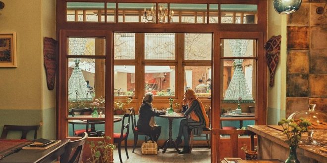 13 تا از بهترین کافه های مرکز تهران | کافه های خاص و دنج با قیمت مناسب